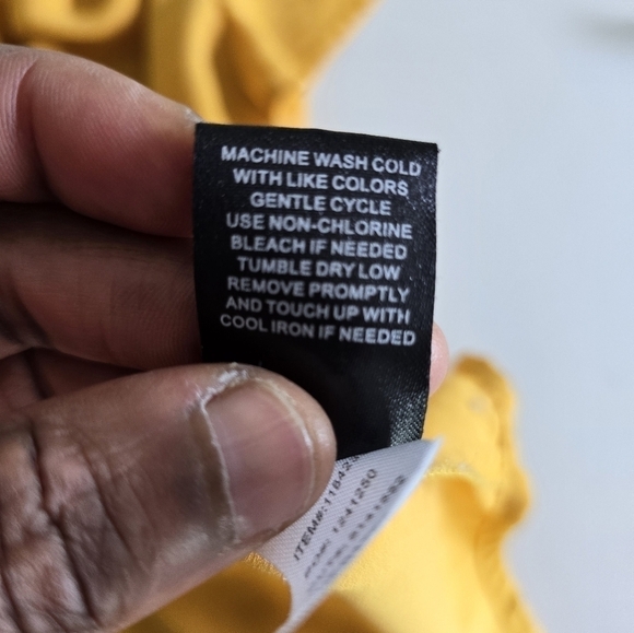 Torrid Blouse Women's 12 Mustard Georgette Pintuck Vneck Work Exellent - Picture 6 of 9